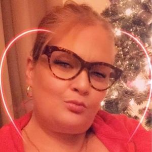 Meet your Posher, Leigh